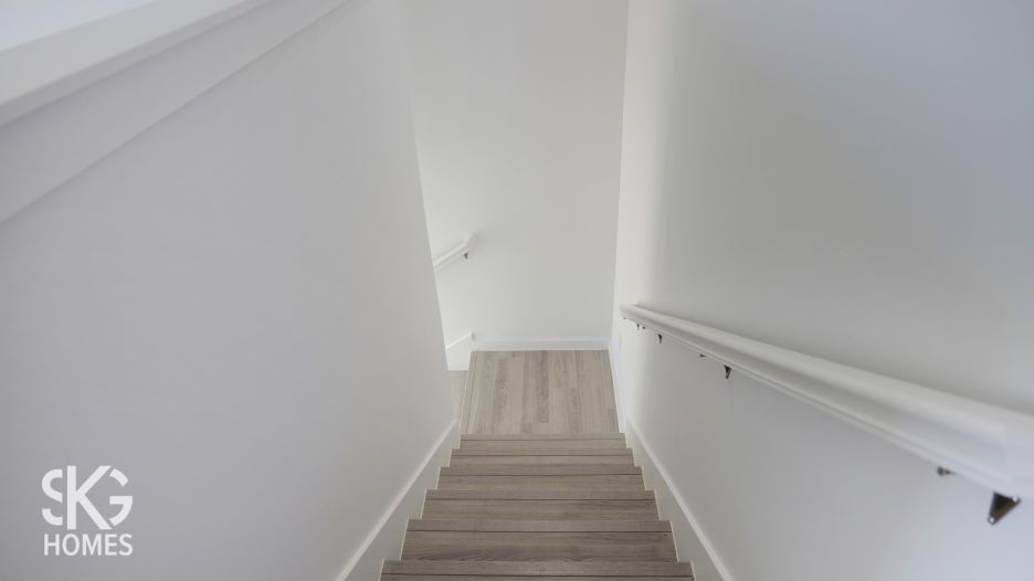 Model B gallery image