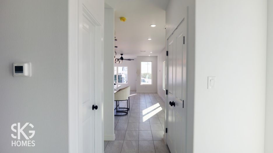 Model B gallery image
