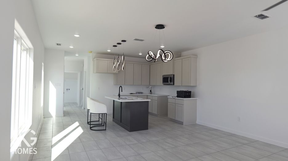 Model B gallery image