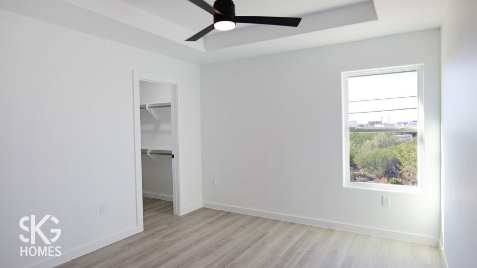 Model B gallery image