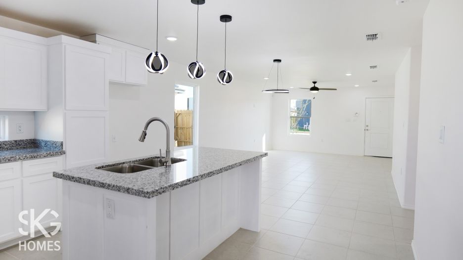 5012 Nispero Ln. gallery image