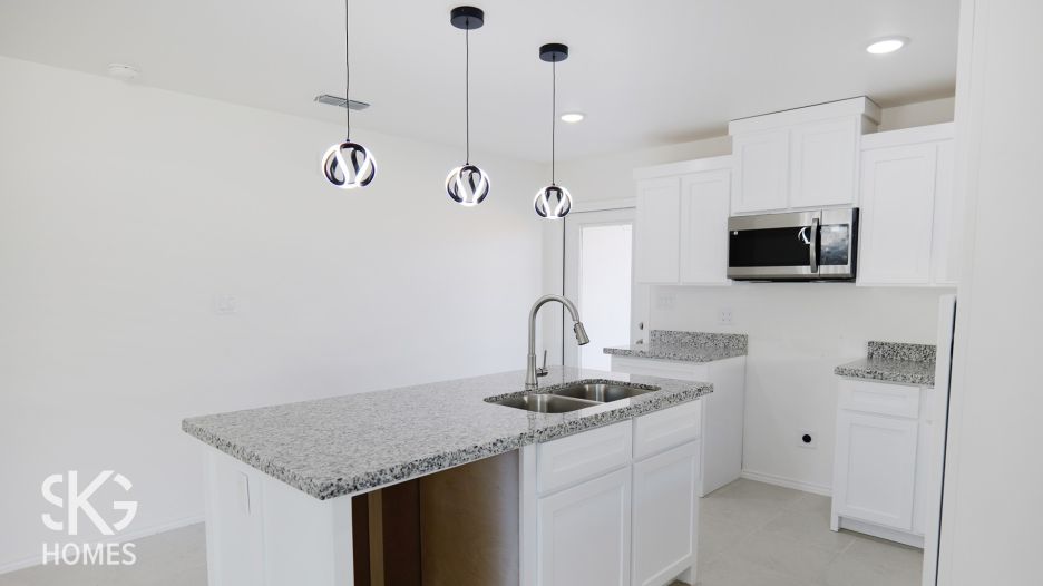 5012 Nispero Ln. gallery image