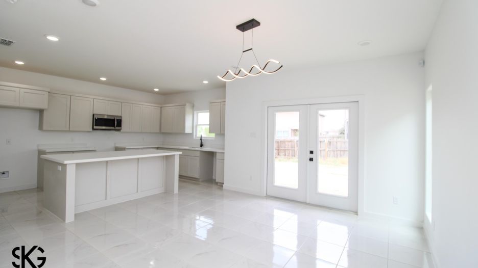 3304 Edmundo Lopez Dr gallery image