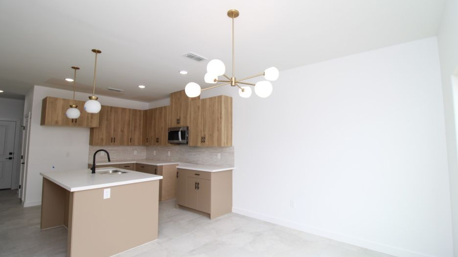 1015 Black Cherry Dr gallery image