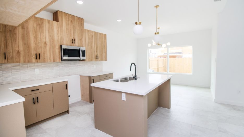 1015 Black Cherry Dr gallery image