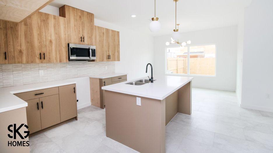 1015 Yellow Birch Dr gallery image